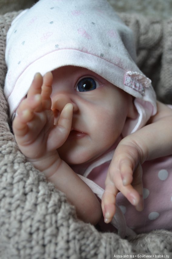 Моя любимка реборн Сашенька. Весенняя фотосессия пока в домашних условиях