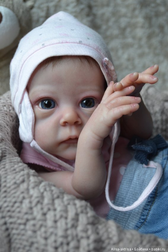 Моя любимка реборн Сашенька. Весенняя фотосессия пока в домашних условиях