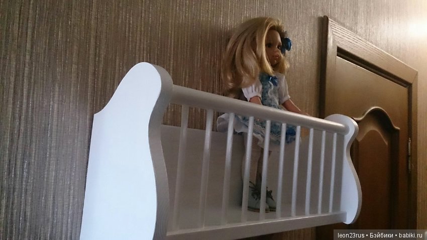 Полка-балкон для хранения кукол 2