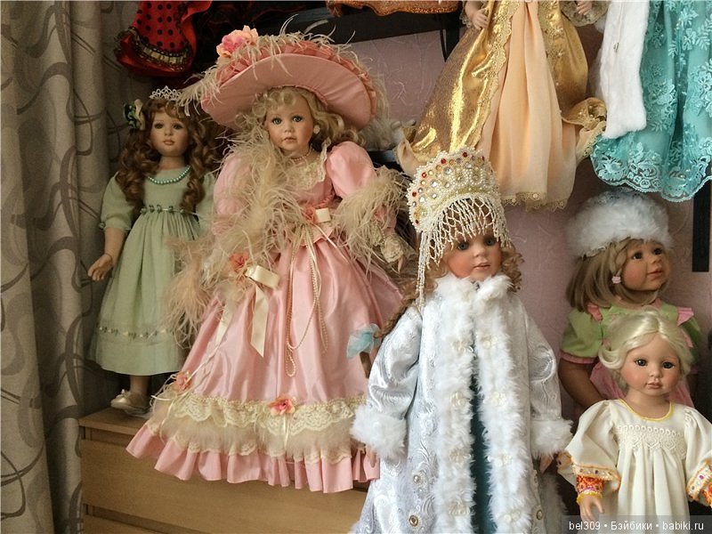 Мои куколки в новых семьях счастливы :)