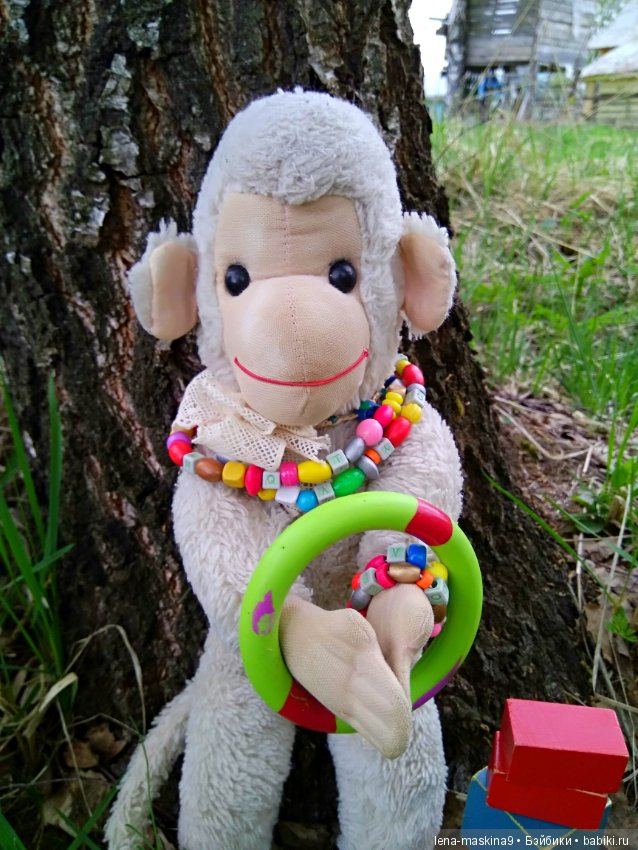 Анфиска (винтажная обезьянка) на природе в Мещере