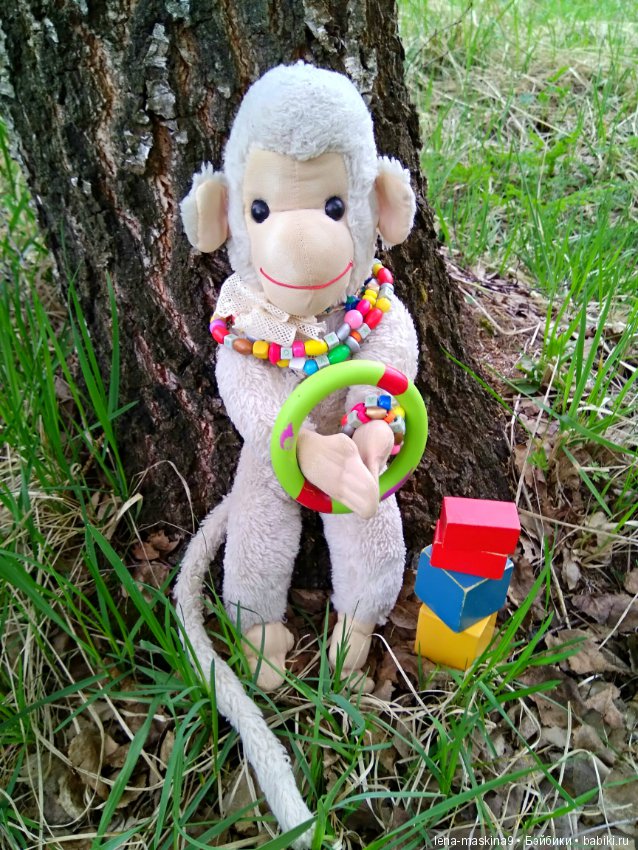 Анфиска (винтажная обезьянка) на природе в Мещере