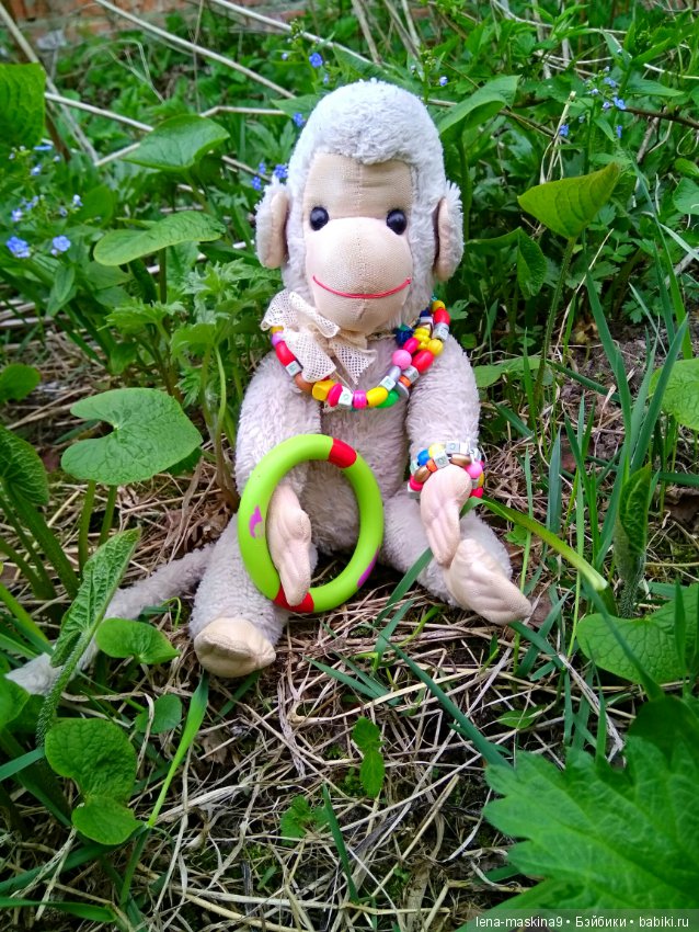 Анфиска (винтажная обезьянка) на природе в Мещере