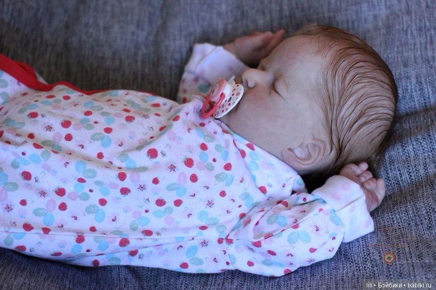 Сплюшечка реборн Эллис в нарядах