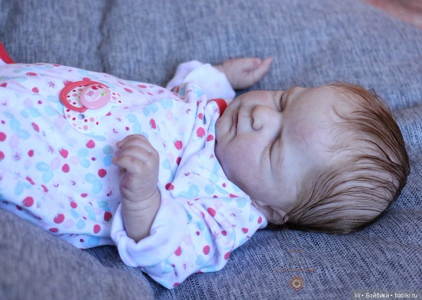 Сплюшечка реборн Эллис в нарядах