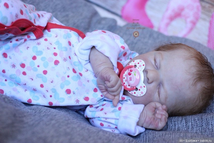 Сплюшечка реборн Эллис в нарядах