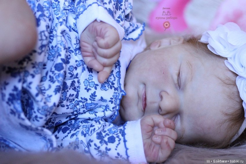 Сплюшечка реборн Эллис в нарядах