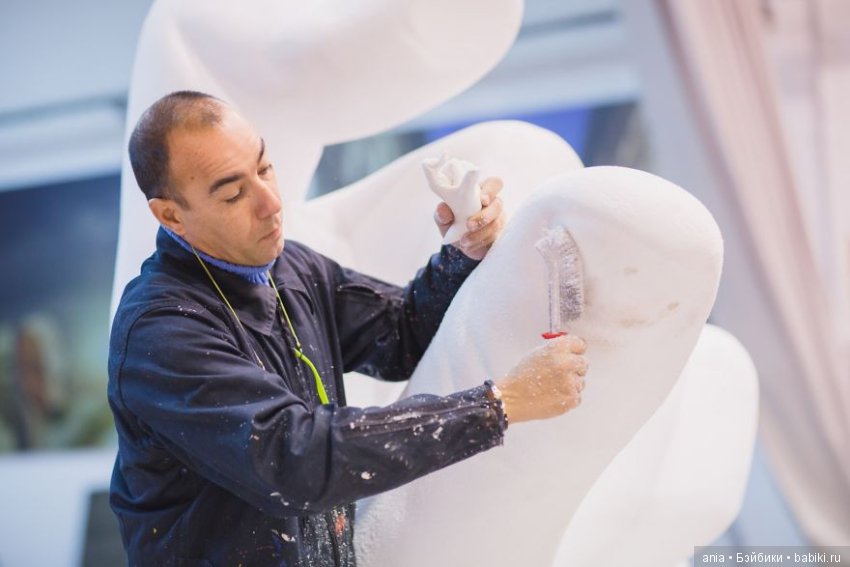 Скульптурная композиция Руки от Lorenzo Quinn (фото 7)