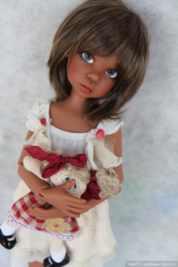 Прекрасная Мисси в светлом и кофейном цвете от Kaye Wiggs (фото 8)