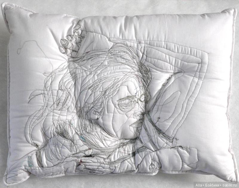 Подушки со спящими лицами от Марьям Ashkanian