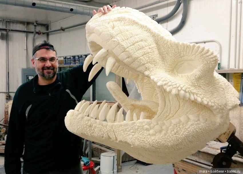 Скульптор Cesar Dacol Jr. Динозавр (фото 6)