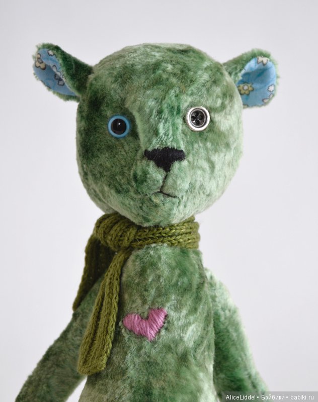 Медведь тедди, которого зовут Карл