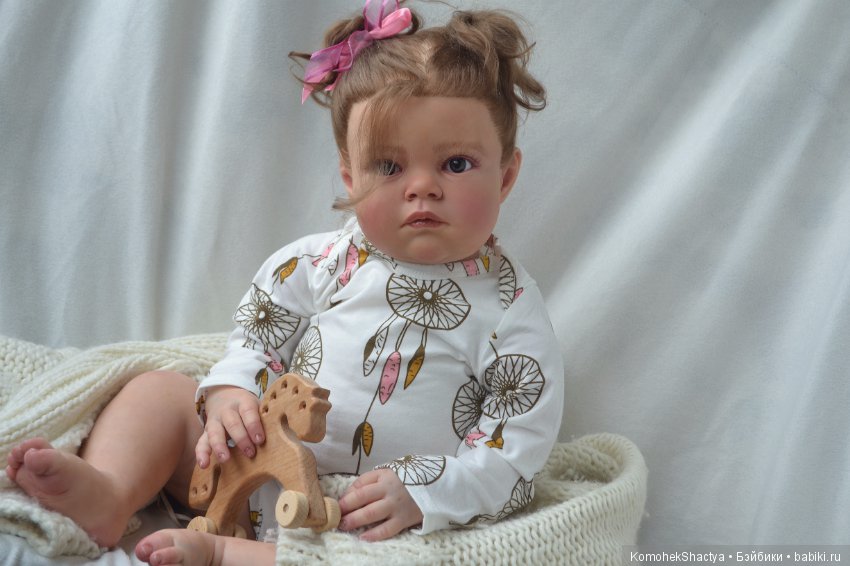 Смотрит на мир своими глазами... Моя куколка реборн Изабель. Автор Оксана Калиниченко