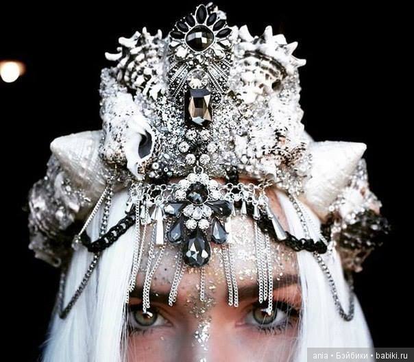 Удивительные короны современных русалок (фото 2)