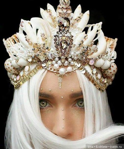 Удивительные короны современных русалок (фото 7)