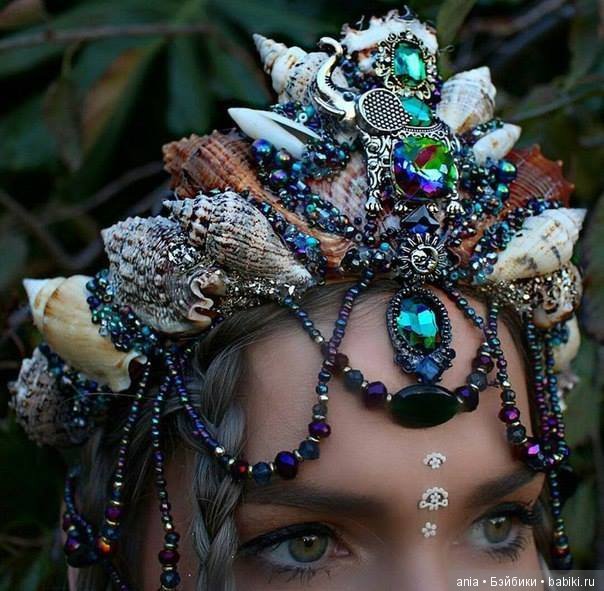 Удивительные короны современных русалок (фото 3)