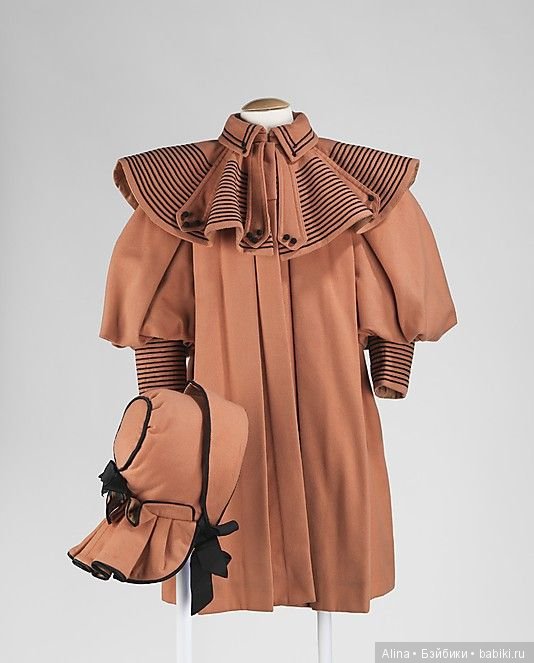 Кукольные и детские антикварные наряды