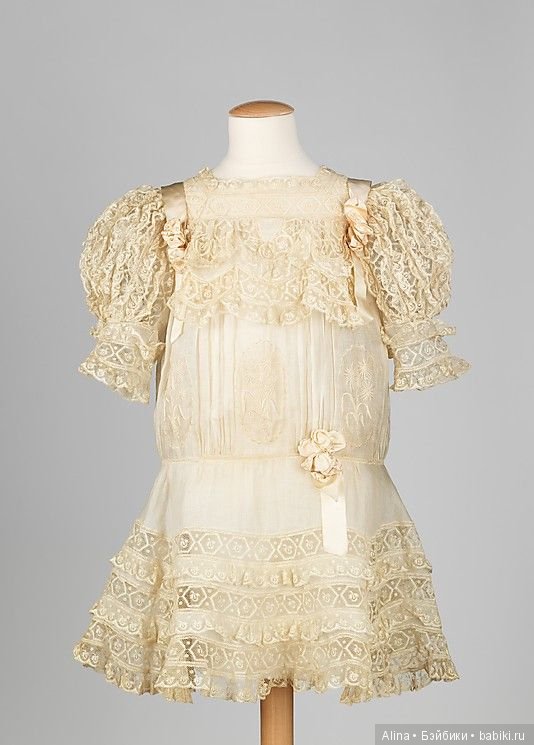 Кукольные и детские антикварные наряды