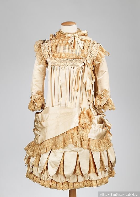 Кукольные и детские антикварные наряды