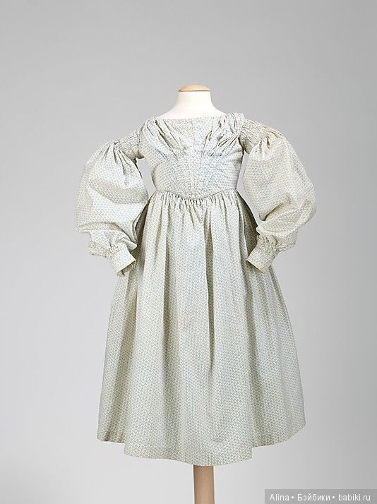 Кукольные и детские антикварные наряды