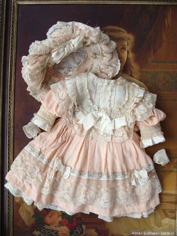 Кукольные и детские антикварные наряды