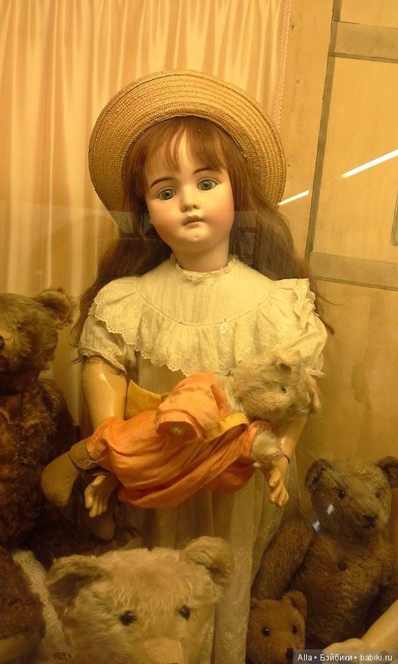 Парижский музей кукол Сами Одина