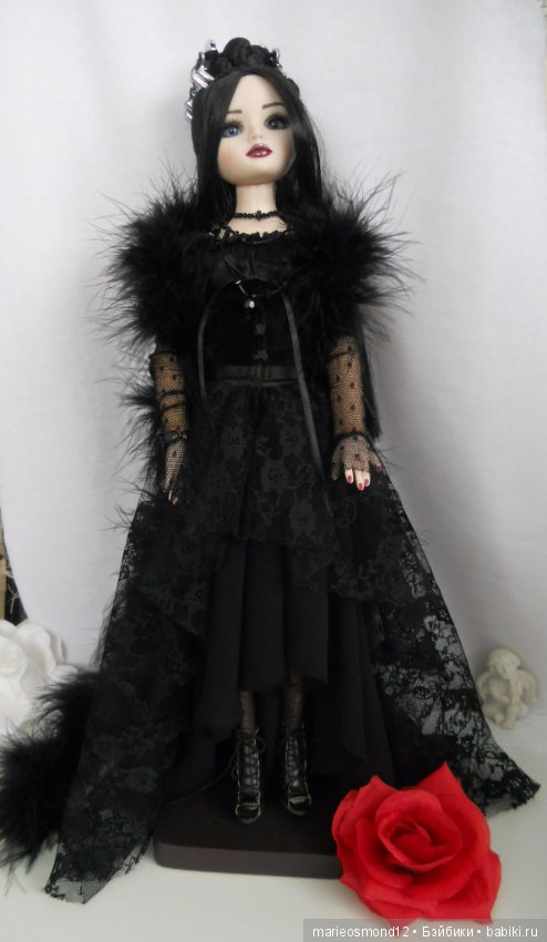 В тридесятом королевстве, там, где нет в помине короля