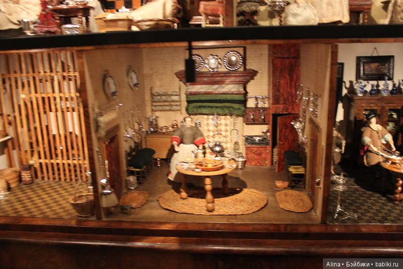 Антикварный кукольный дом Петронеллы Ортман