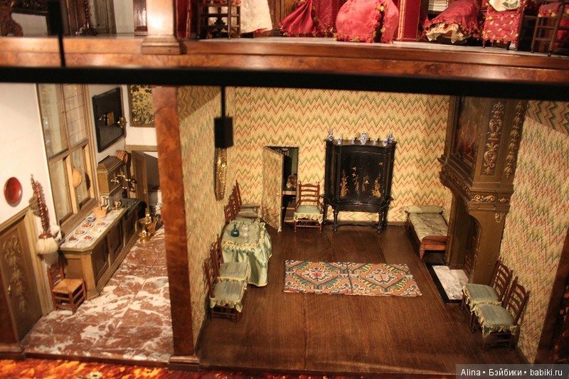 Антикварный кукольный дом Петронеллы Ортман