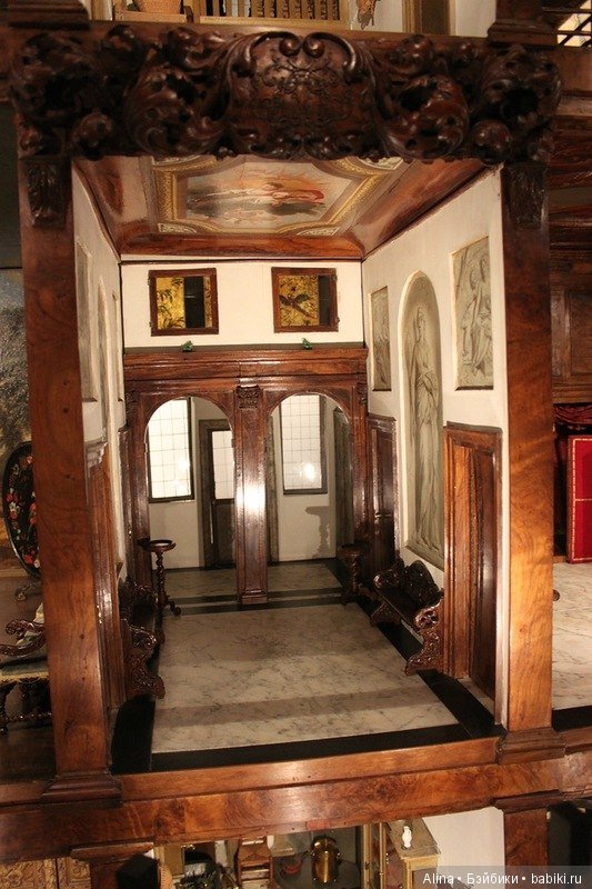 Антикварный кукольный дом Петронеллы Ортман