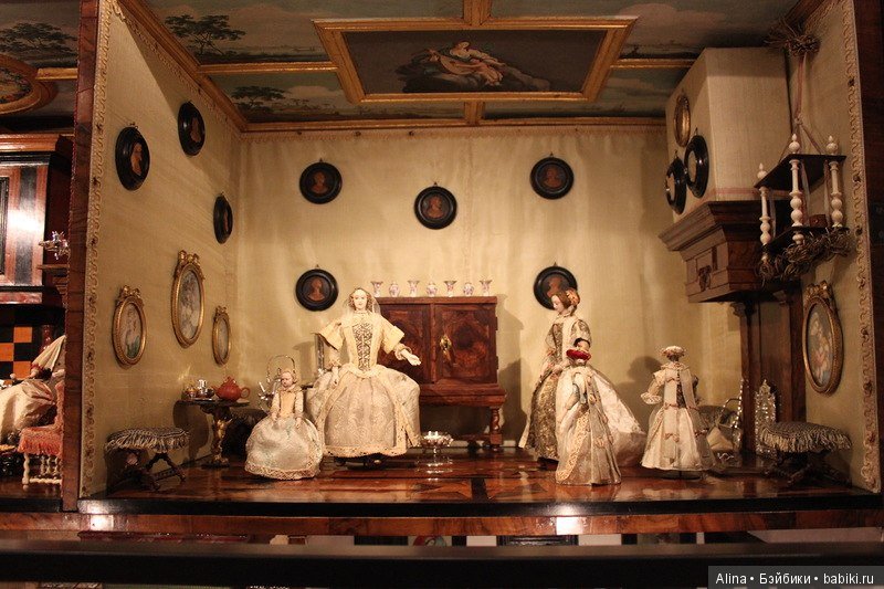 Антикварный кукольный дом Петронеллы Ортман