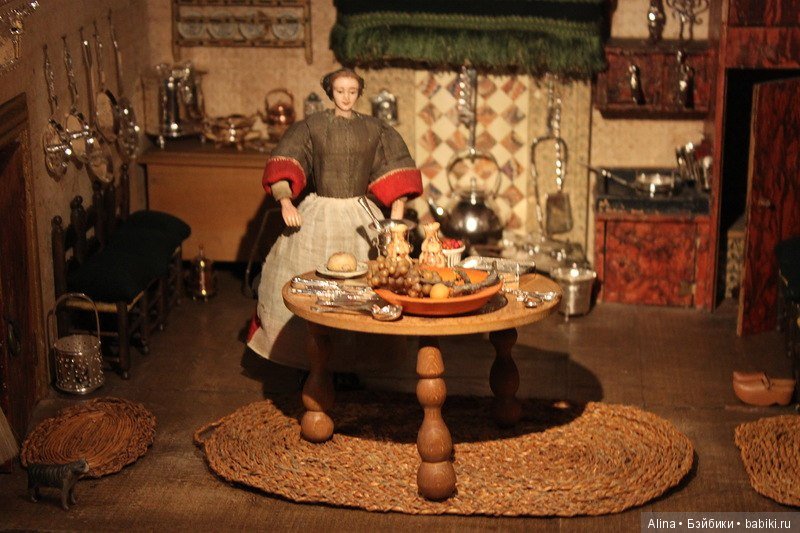 Антикварный кукольный дом Петронеллы Ортман