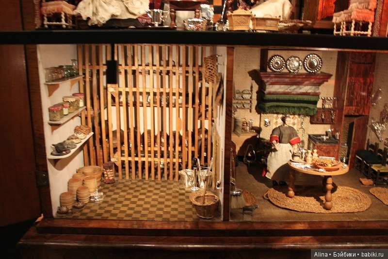 Антикварный кукольный дом Петронеллы Ортман (фото 10)