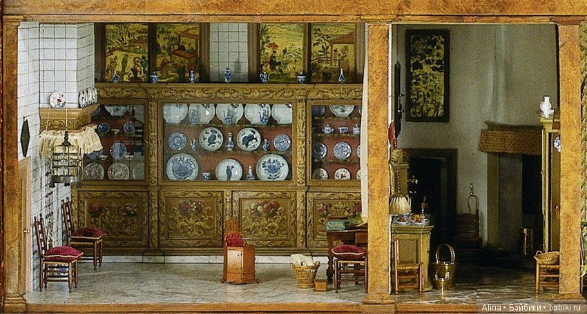 Антикварный кукольный дом Петронеллы Ортман (фото 6)