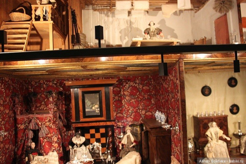 Антикварный кукольный дом Петронеллы Ортман