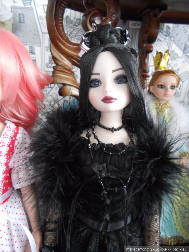 В тридесятом королевстве, там, где нет в помине короля