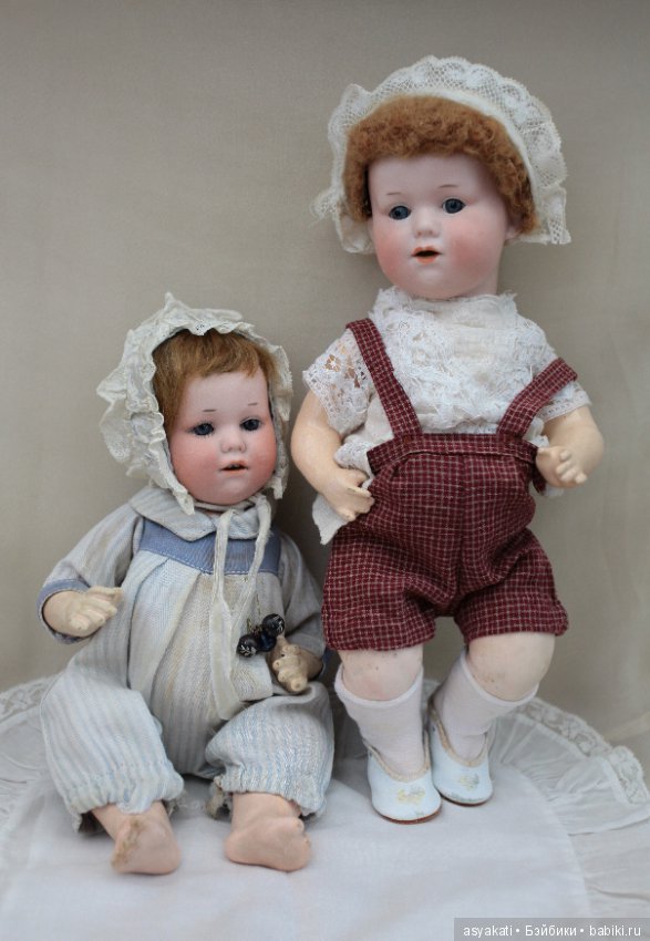 Близнецы? Нет, одномолдники. Антикварные куклы