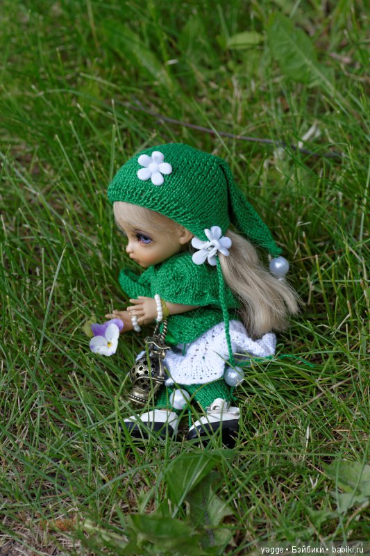 Гном-хранитель белого цвета