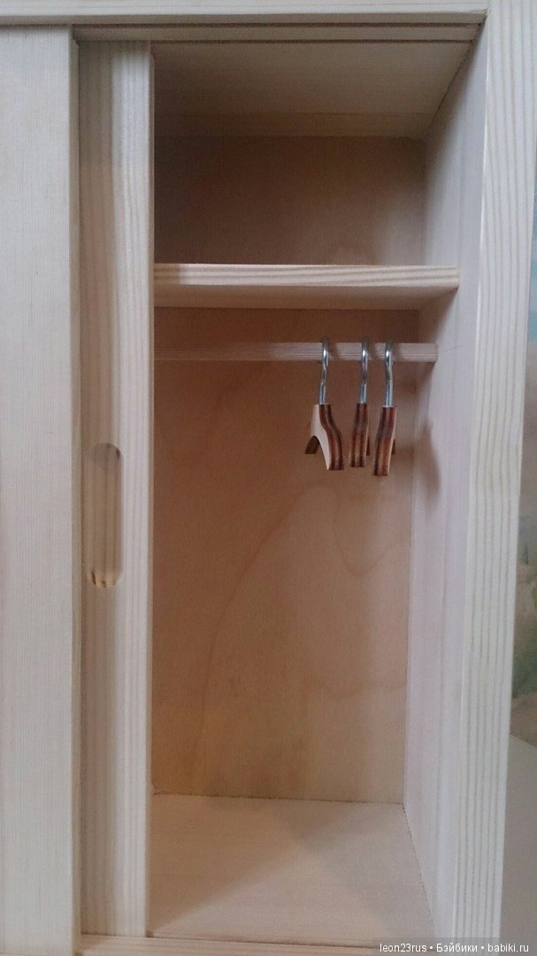 Шкаф-купе для одежды кукол 30-35 см