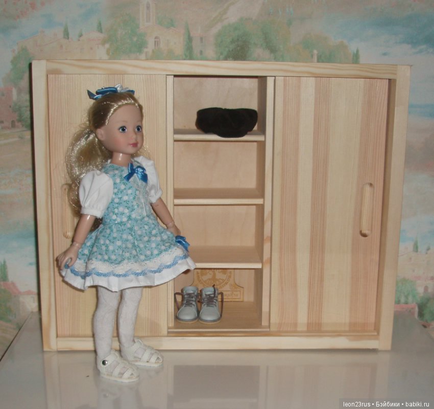 Шкаф-купе для одежды кукол 30-35 см