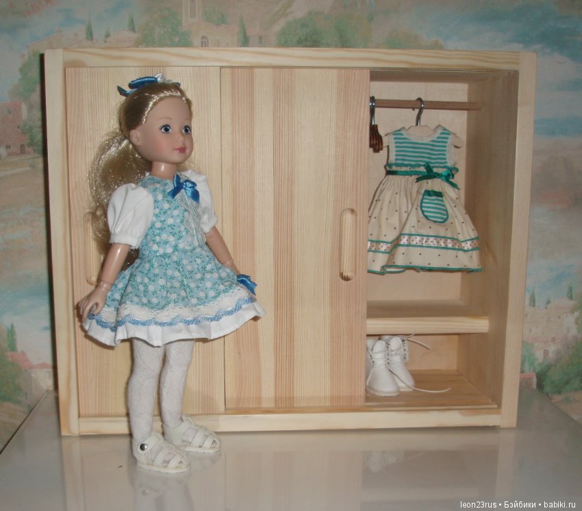 Шкаф-купе для одежды кукол 30-35 см