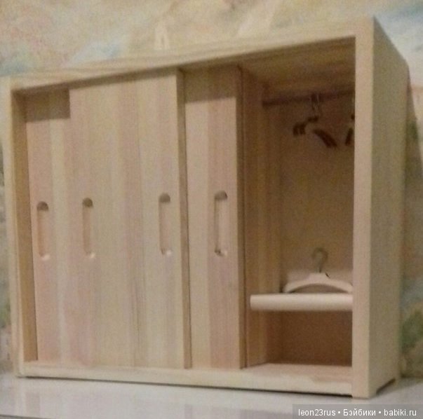 Шкаф-купе для одежды кукол 30-35 см