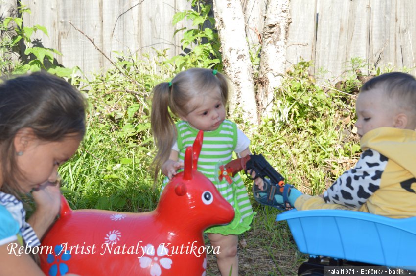 Франческа с Ариэлькой на прогулке