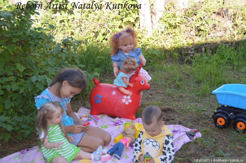 Франческа с Ариэлькой на прогулке