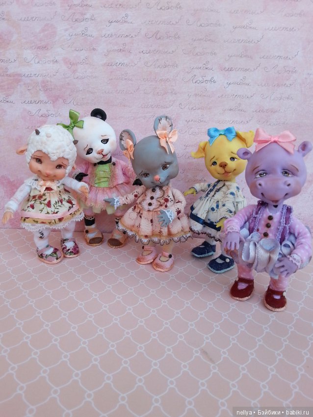 Стоят девчонки — Авторские миниатюрные куклы: лепка