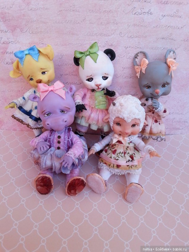 Стоят девчонки — Авторские миниатюрные куклы: лепка (фото 2)
