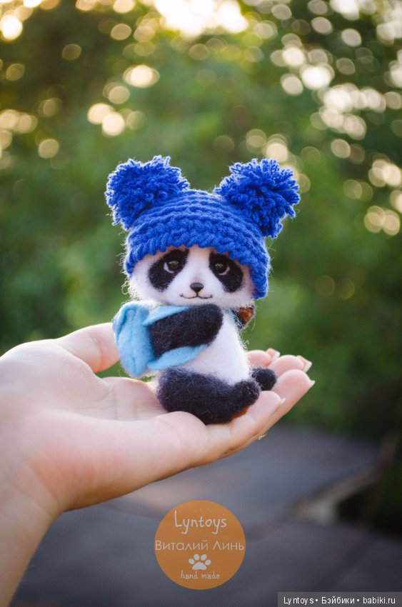 Миниатюрная пандочка по имени Мика и ее друзья, авторская игрушка из шерсти (фото 2)