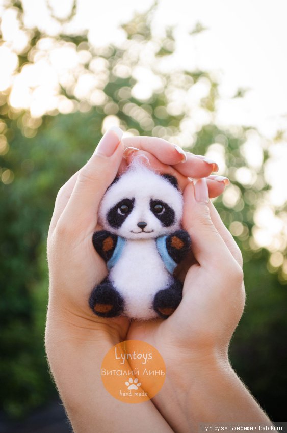 Миниатюрная пандочка по имени Мика и ее друзья, авторская игрушка из шерсти (фото 9)