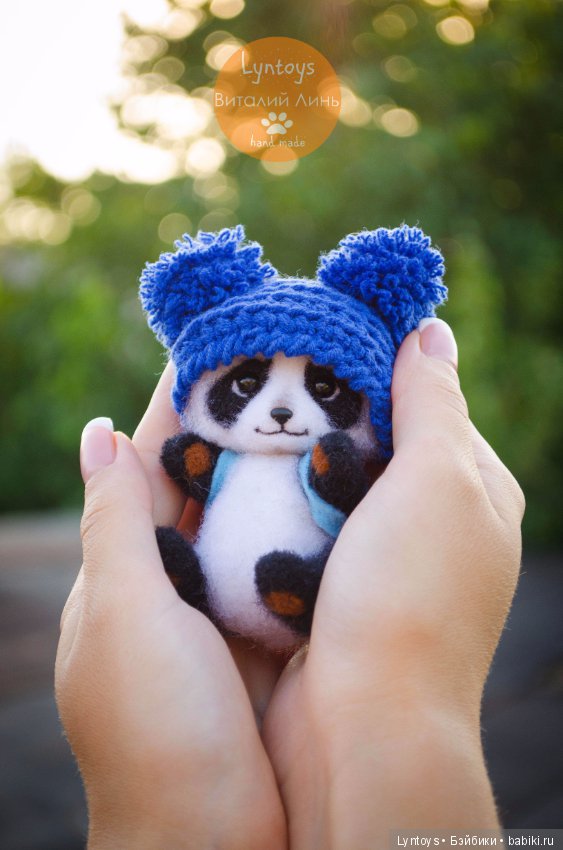 Миниатюрная пандочка по имени Мика и ее друзья, авторская игрушка из шерсти (фото 7)