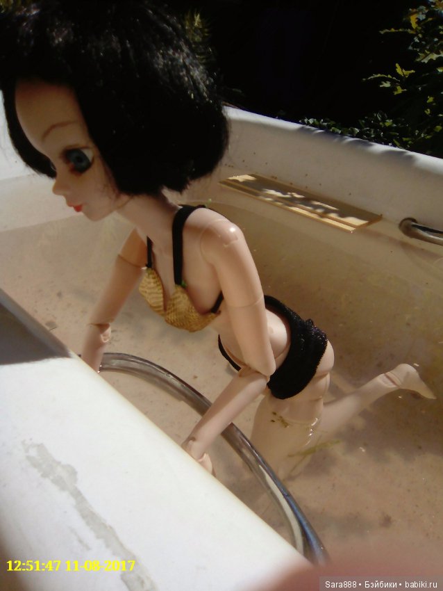 Изабелла и Криша ходили купаться (фото 3)